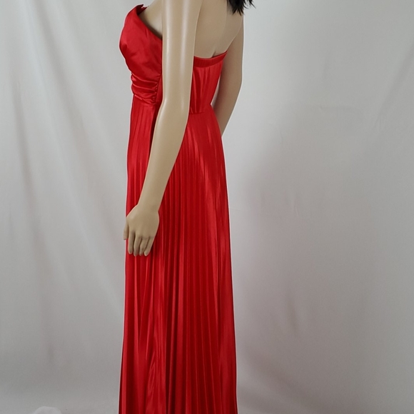 My Michelle red pleated dress - Picture 4 of 6